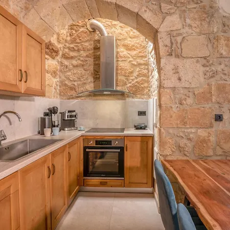 Cavos Luxury Apartment